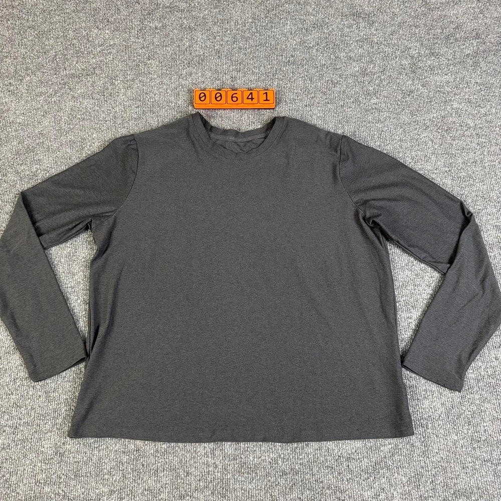 Athletic works Gray long sleeve polyester & spandex shirt in a M